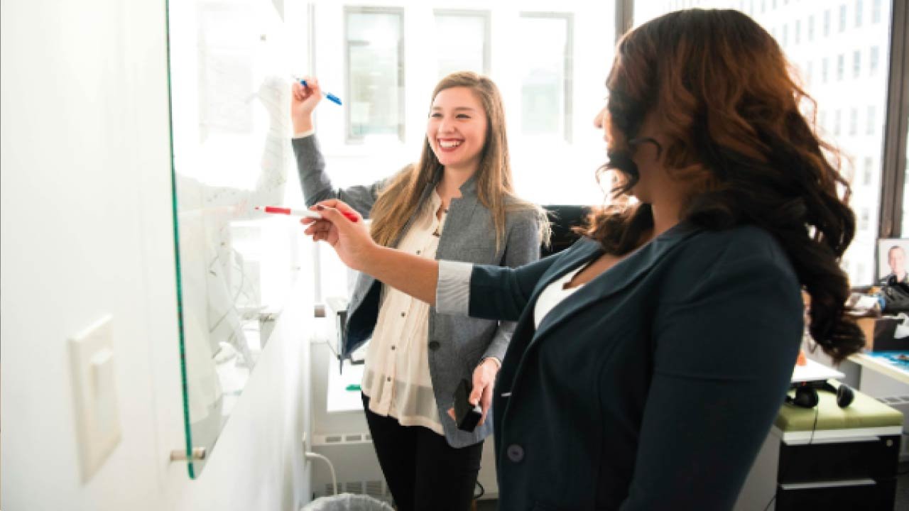 Logiciel-de-pointage-&-RGPD-2025-comment-rester-conforme-tout-en-optimisant-la-gestion-horaire