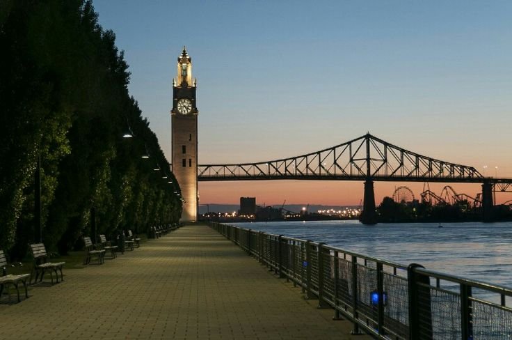 Vue urbaine du centre-ville et du Vieux-Port de Montréal