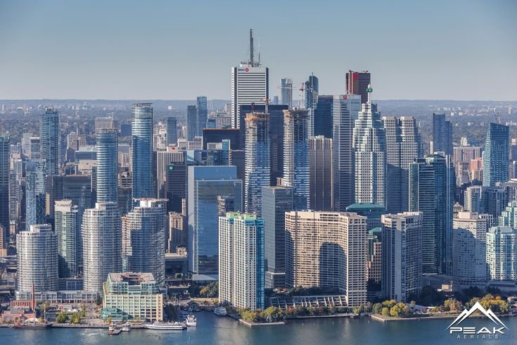 vue contemporaine des gratte-ciels et du quartier financier de Toronto
