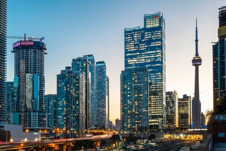 Gratte-ciel du quartier financier et Tour CN de Toronto