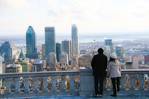 Vue panoramique du centre-ville de Montréal et du mont Royal